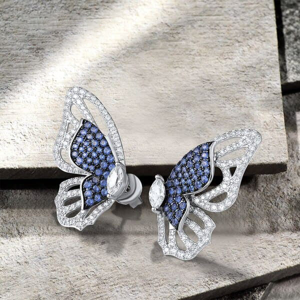 Elégantes Boucles d'oreilles Papillon en Or avec Zirconia