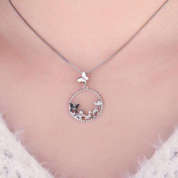 Pendentif Femme Cercle