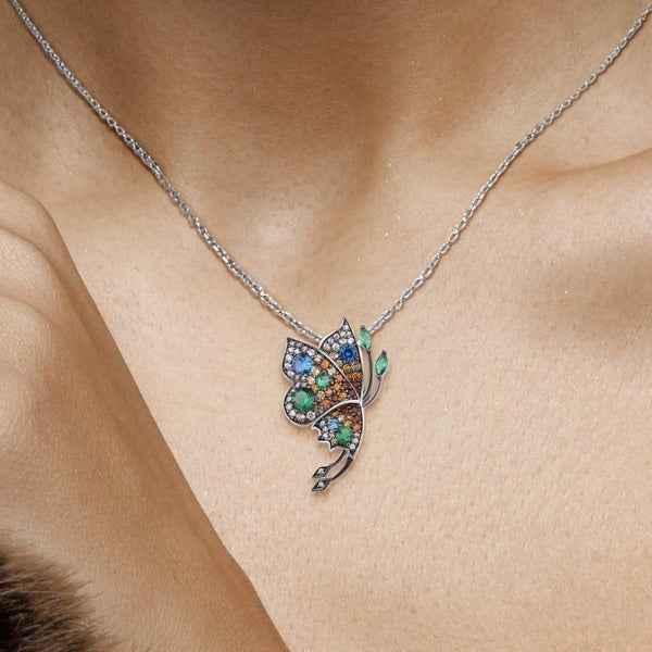 Pendentif Femme Papillon